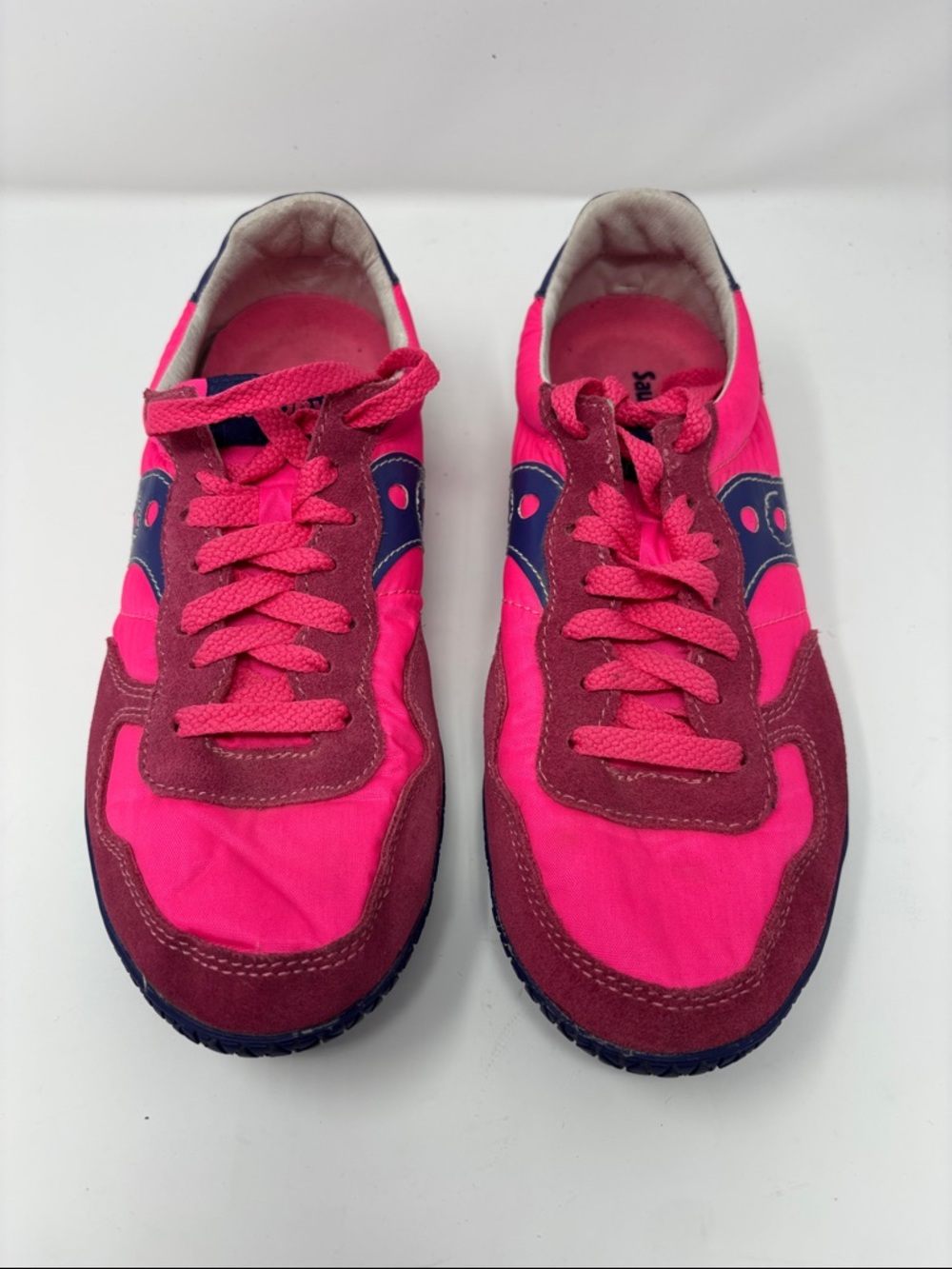 Saucony | Bright Pink Running Sneakers with Navy Accent 10